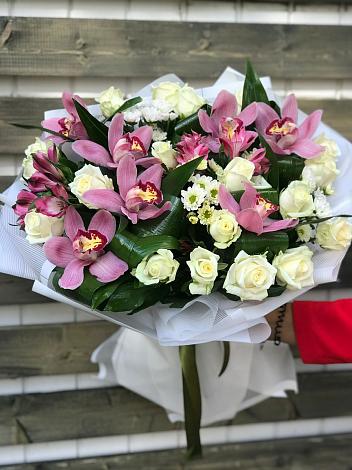 Букет цветов из: Розы и Хризантемы в Фёдоровской