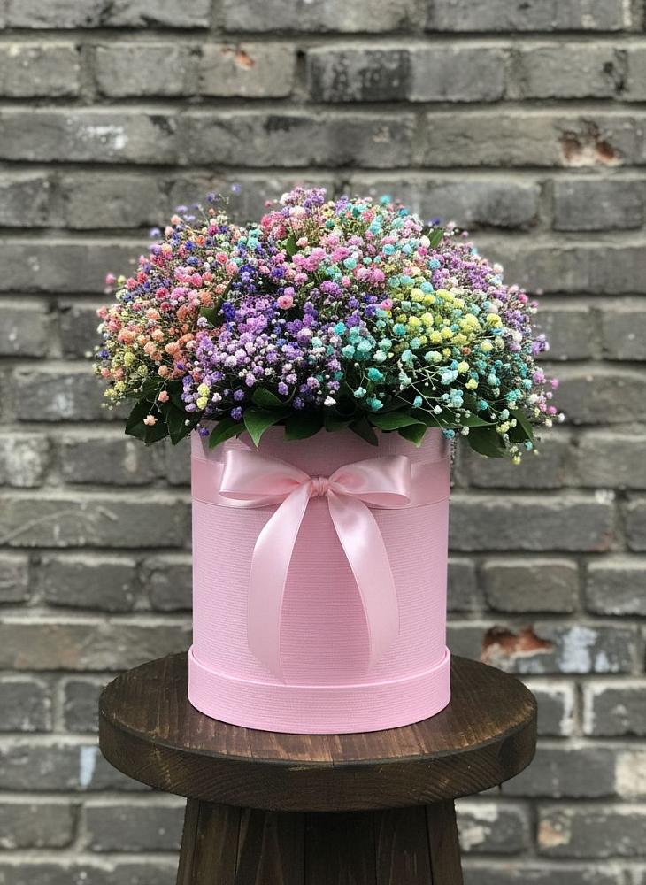 Цветочная композиция из Гипсофила и Розы в шляпной коробке в Фёдоровской