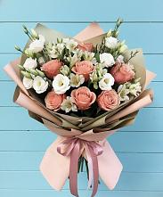 Букет цветов из:  Розы, Альстромерии и Лизиантусы в Фёдоровской