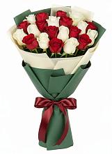 Букет Микс из красных и белых роз в Фёдоровской