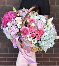 Композиция солнечный день в Фёдоровской Цветочная композиция из Розы, Хризантемы, Пионы и Лизиантусы в корзине в Фёдоровской