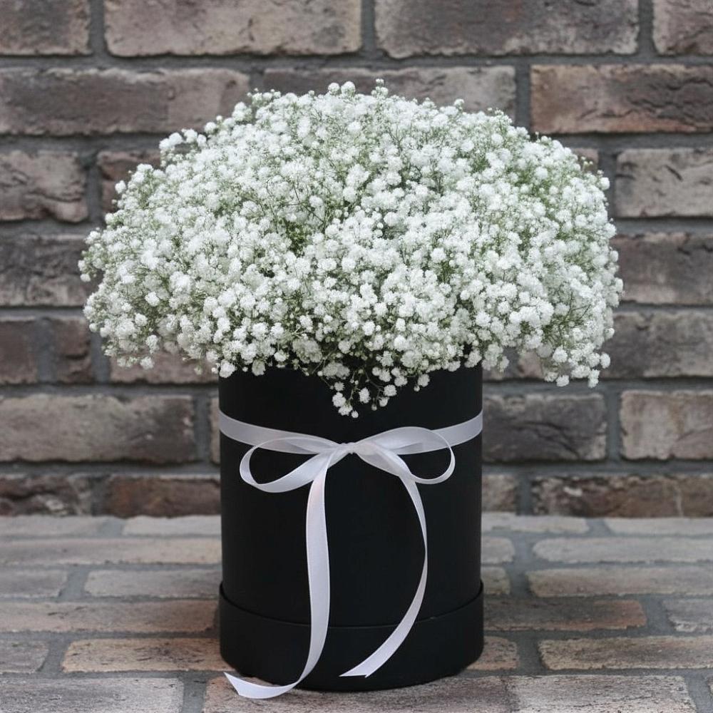 Цветочная композиция из Гипсофила в шляпной коробке в Фёдоровской