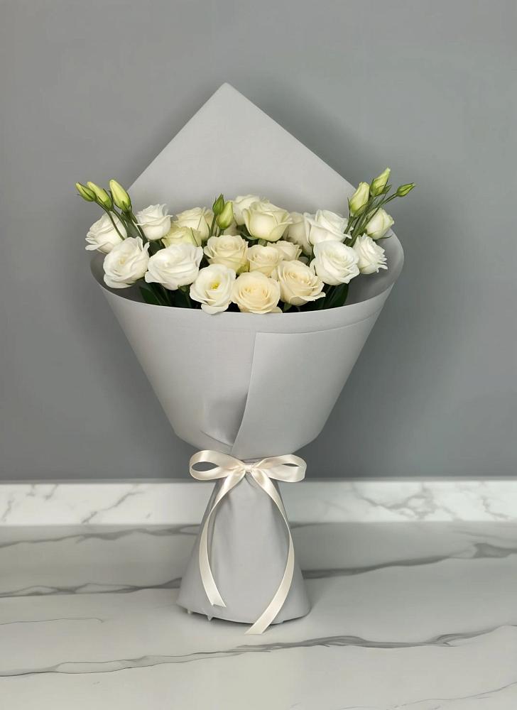 Букет цветов из: Розы и Лизиантусы в Фёдоровской