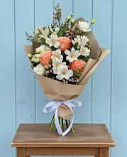 Букет цветов из:  Альстромерии, Лизиантусы, Розы и Хризантемы в Фёдоровской