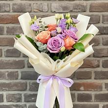 Букет цветов из:  Лизиантусы и Розы #REPLACE_PRED# Фёдоровской