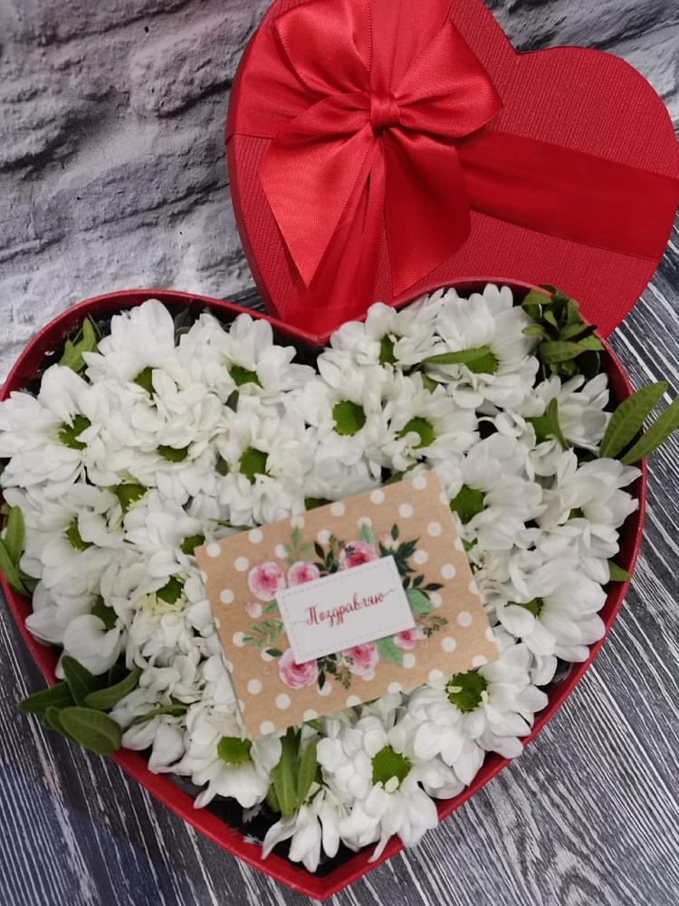 Цветочная композиция из Хризантемы в виде сердца в Фёдоровской