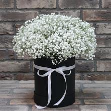 Цветочная композиция из Гипсофила в шляпной коробке в Фёдоровской