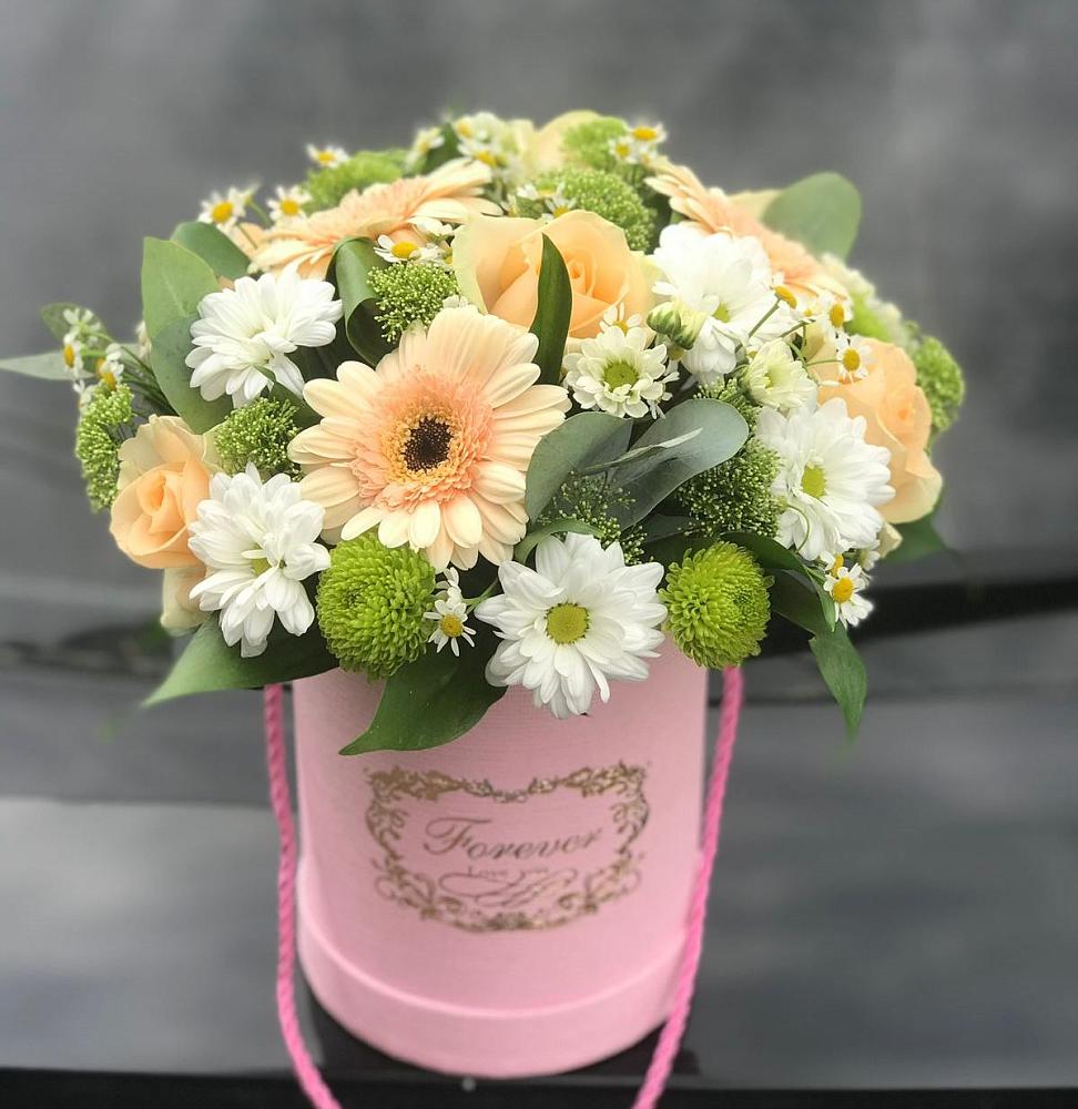 Цветочная композиция из Розы, Герберы и Хризантемы в шляпной коробке в Фёдоровской