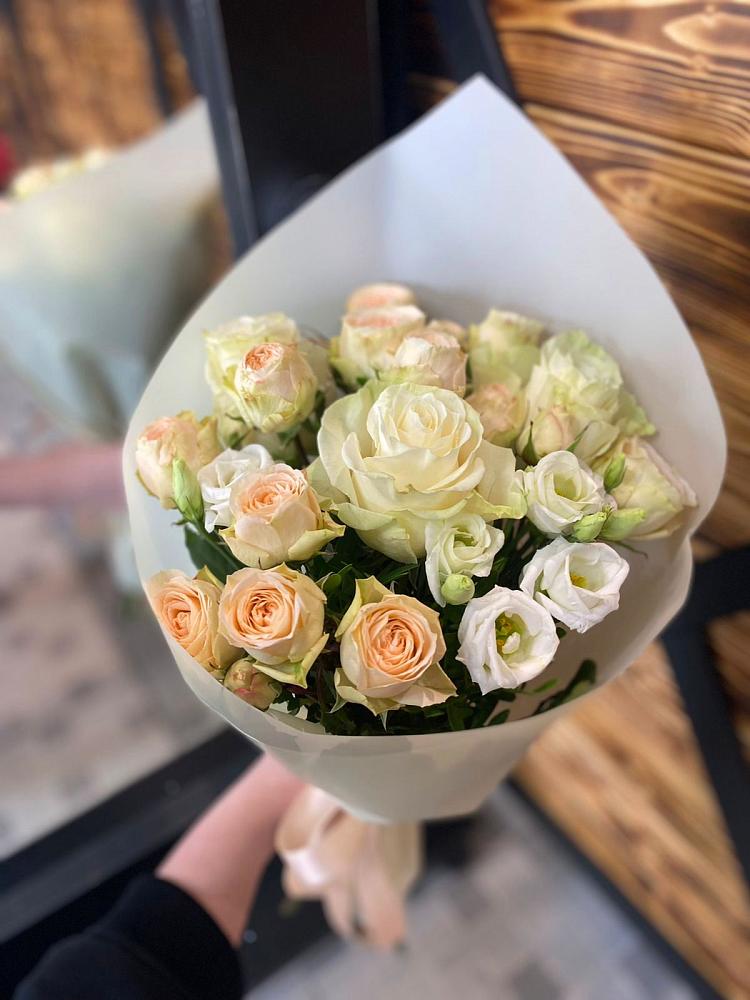 Букет цветов из: Розы и Лизиантусы в Фёдоровской